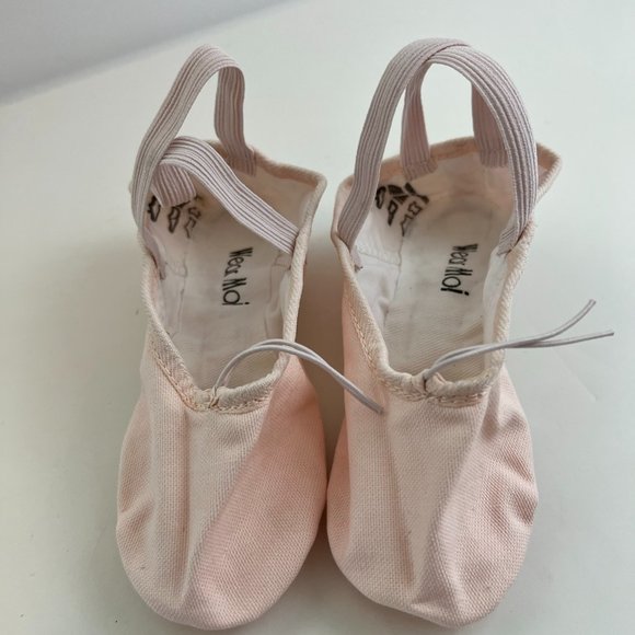 Wear Moi Girl 32M Soft Canvas Ballet Shoes Split Sole Presewn Elastics WM307 New - Picture 1 of 6